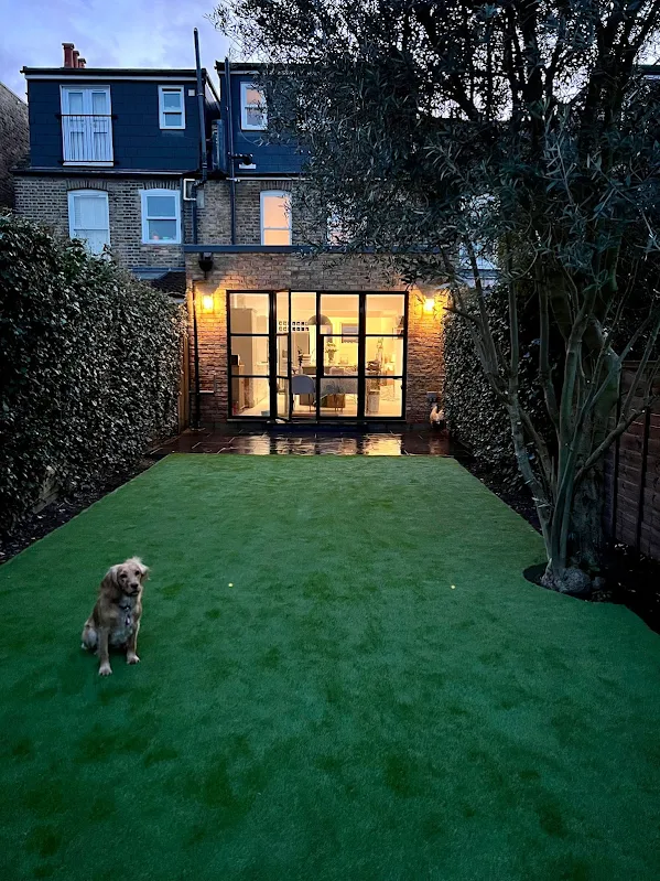 Modern Garden Room Setting